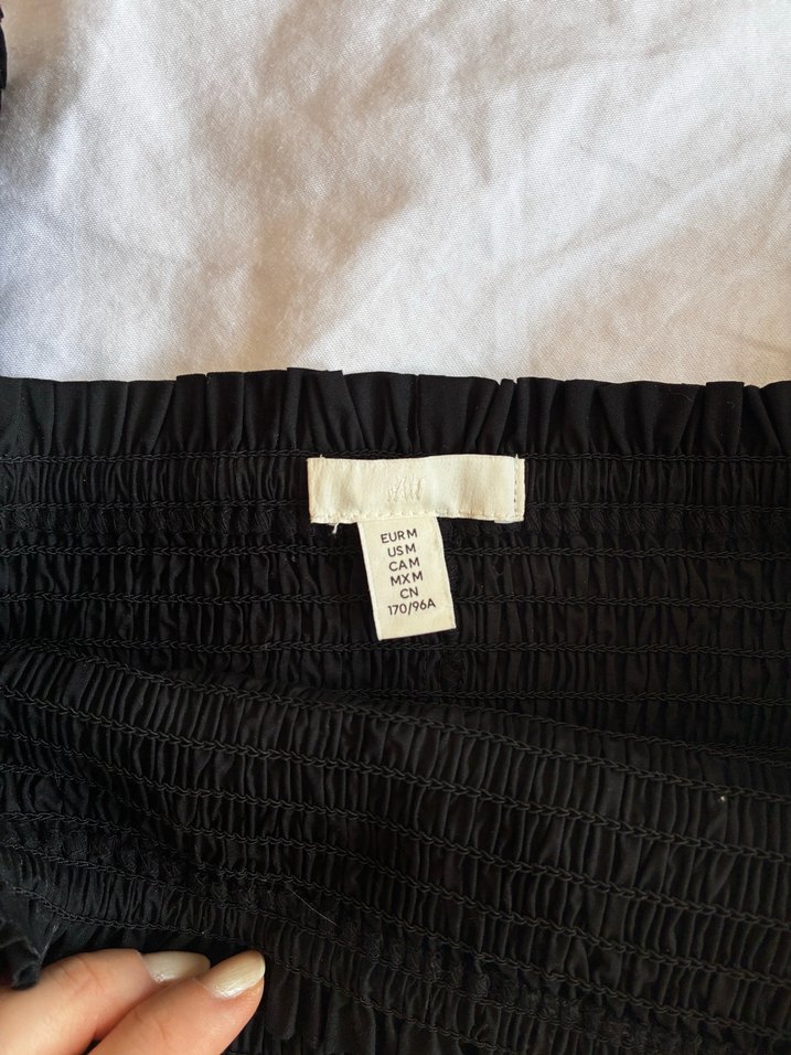 Omuzları Açık Siyah Büzgülü Midi Elbise - Görsel 5