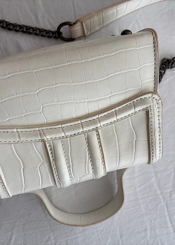 Zincir Detaylı Beyaz Deri Kadın Çanta - Görsel 5