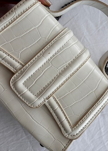 Zincir Detaylı Beyaz Deri Kadın Çanta - Görsel 4