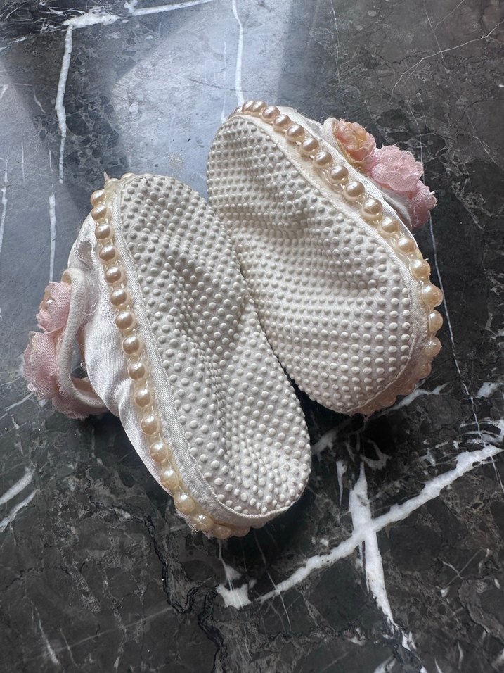 Pembe Nakışlı Fırfırlı Kız Çocuk Özel Ayakkabı - Görsel 2