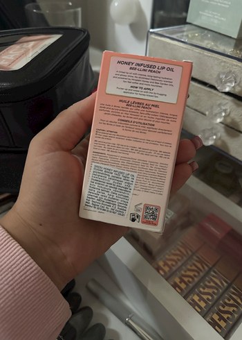 Parlak Bej Bal İçerikli Dudak Yağı - Görsel 4