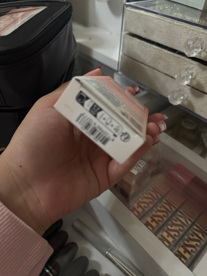 Parlak Bej Bal İçerikli Dudak Yağı - Görsel 3