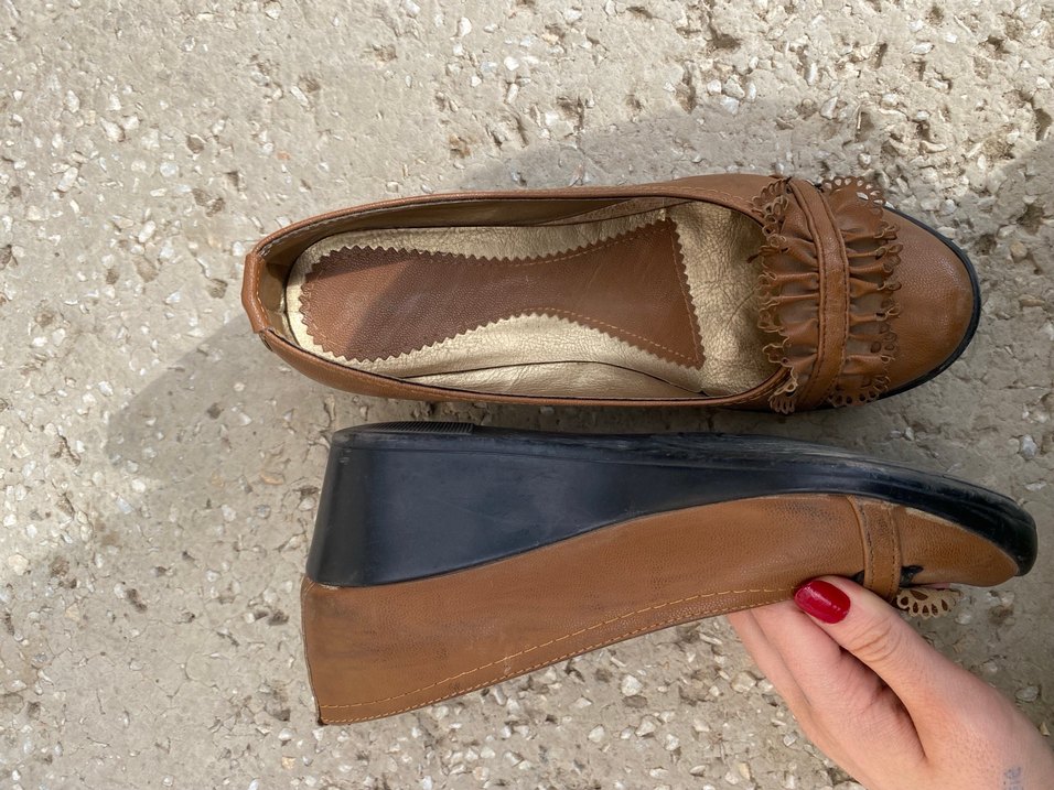 Kahverengi Deri Püsküllü Kadın Dolgu Topuk Ayakkabı - Görsel 2