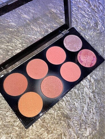 REVOLUTİON MAKEUP BLUSH PALETTE