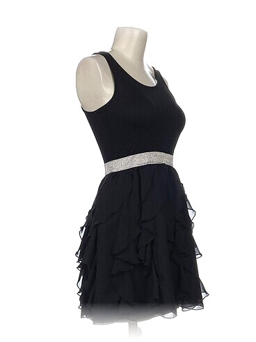 H&M H&M Kısa Elbise %70 İndirimli.