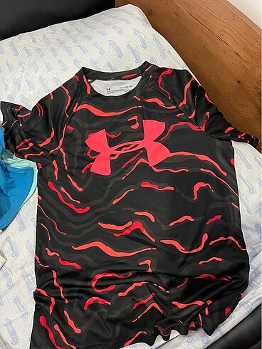 Under armour tişört