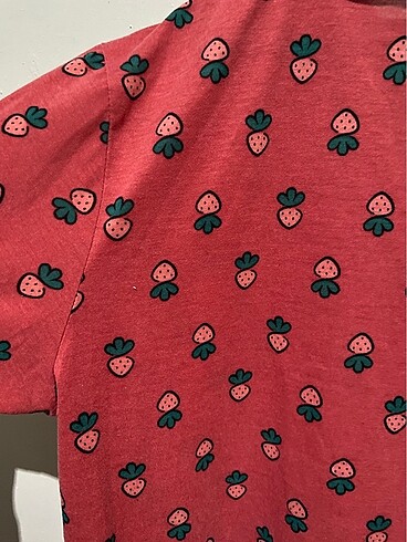 m Beden kırmızı Renk Çilek desenli pijama üstü