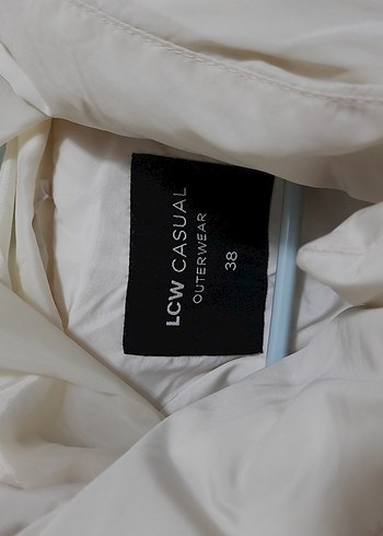 LC Waikiki ekru şişme mont