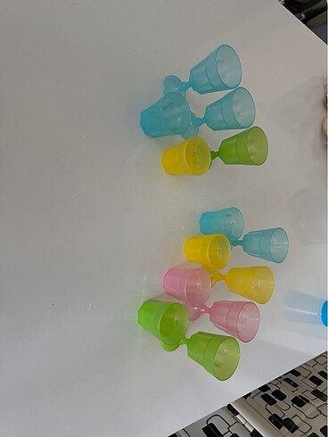 İkea DUKTIG çok renkli oyuncak bardak seti