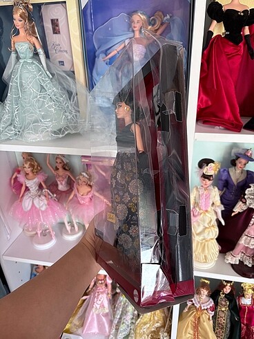 Beden Renk Barbie Rita Moreno Karl
