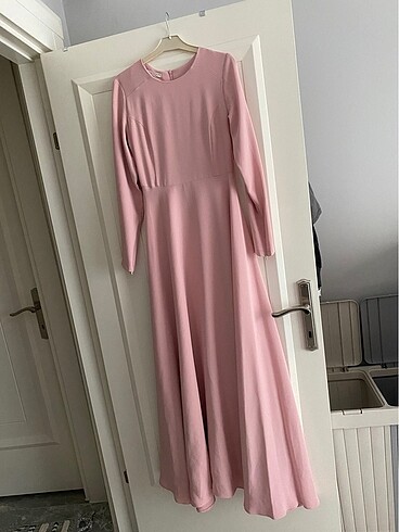 Pembe elbise