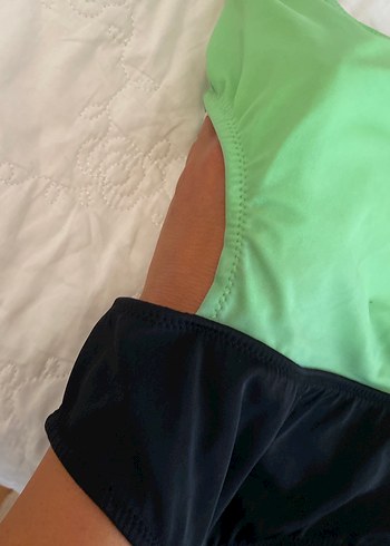 Yeşil Siyah Drapeli Tek Omuz Mayo - Görsel 3