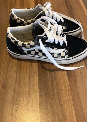 Vans
 Beyaz Siyah Çizgili Bağcıklı Spor Ayakkabı - Görsel 2