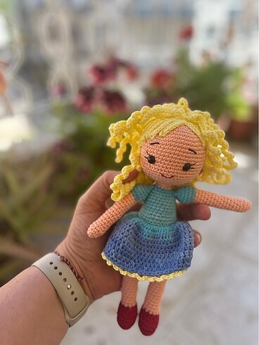 Beden Amigurumi kıvırcık saçlı bebek