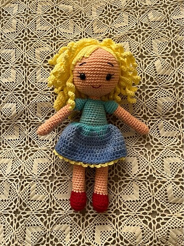 Beden Renk Amigurumi kıvırcık saçlı bebek