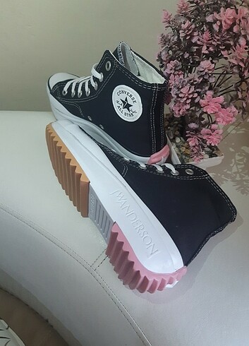 Converse 40 numara A kalite sıfır kutusunda gelir