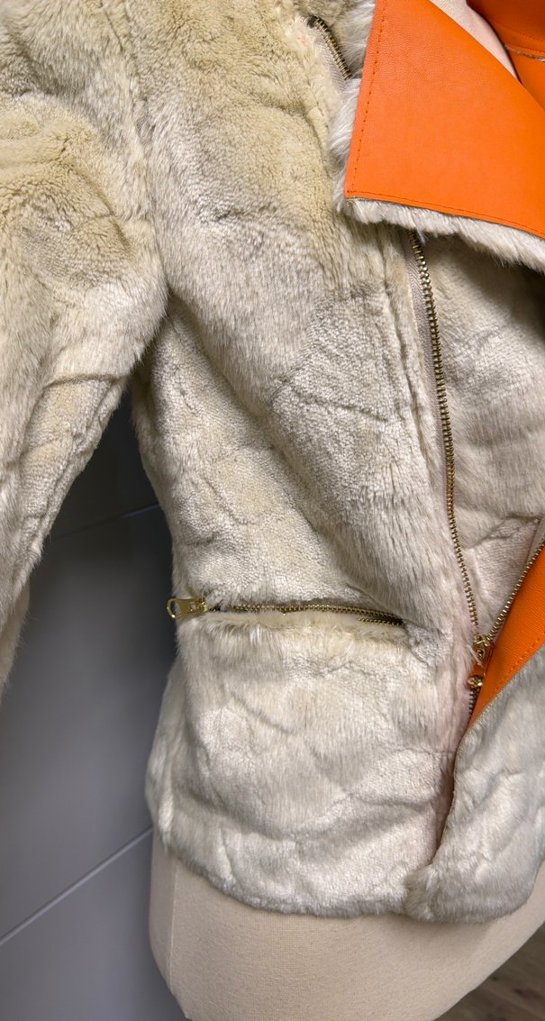 Kürk Detaylı Beyaz Kadın Ceket - Görsel 3