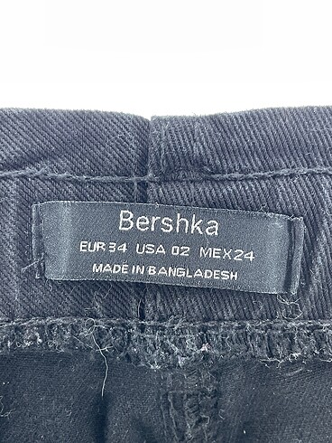 34 Beden siyah Renk Bershka Jean / Kot %70 İndirimli.