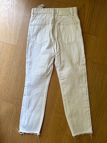 34 Beden beyaz Renk Zara Beyaz Jean