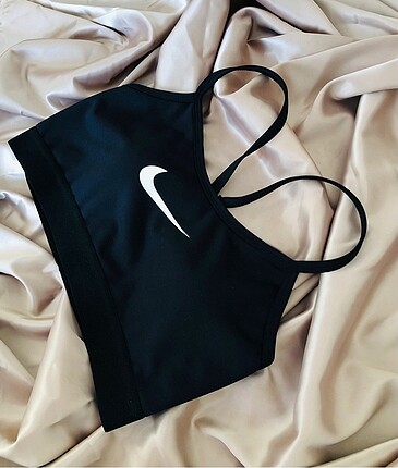 Nike Nike Siyah Sporcu Sütyeni