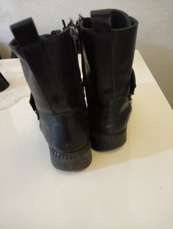 Siyah Deri Tokalı Yüksek Topuklu Punk Botlar - Görsel 5