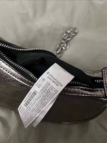 Beden Stradivarius metalik gri çanta