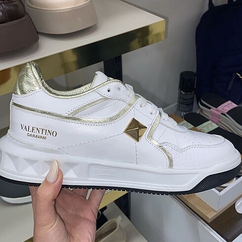 Valentino Garavani 36 Numara
