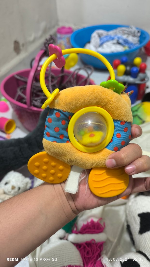 Renkli Diş Kaşıyıcı ve Çıngırak Oyuncak - Görsel 2