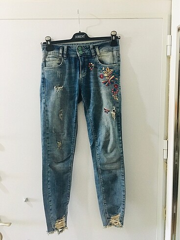 Nakışlı jean