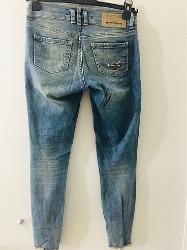 Diğer Nakışlı jean