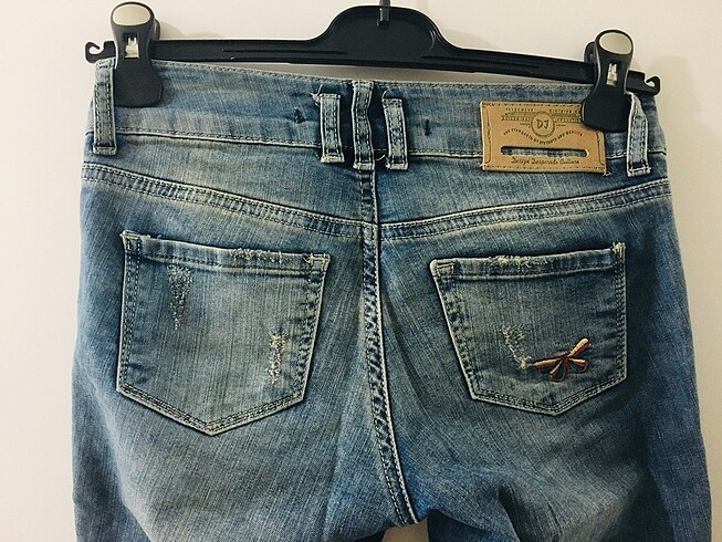 26 Beden Nakışlı jean