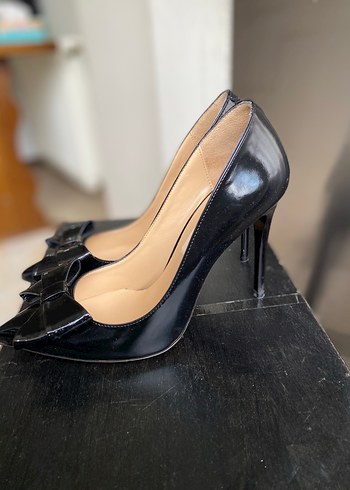 Siyah Rugan Fiyonklu Yüksek Topuklu Stiletto - Görsel 3