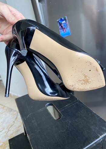 Siyah Rugan Fiyonklu Yüksek Topuklu Stiletto - Görsel 6