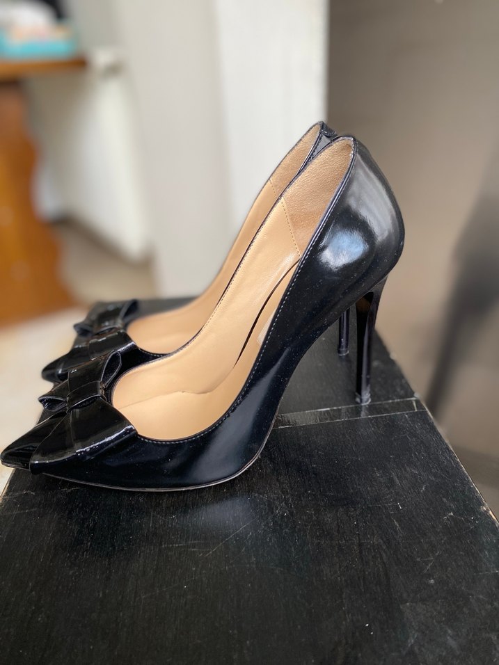 Siyah Rugan Fiyonklu Yüksek Topuklu Stiletto - Görsel 3