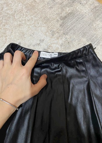 Siyah Deri Mini Etek Kürklü Detaylı - Görsel 2