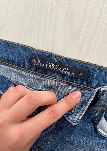 Kadın Mavi Yırtık Mini Kot Şort - Görsel 3