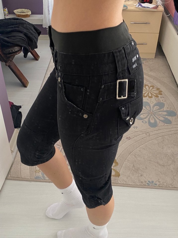 Kadın Siyah Kemerli Kısa Denim Pantolon Kapri Vintage y2k - Görsel 3