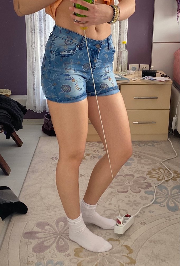 Renkli Baskılı Düğmeli Kız Kot Şort - Görsel 2