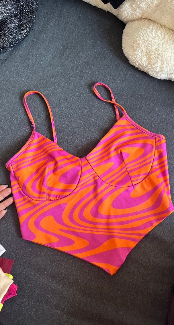 Renkli V Yaka Askılı Crop Top - Görsel 2