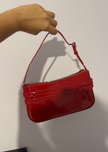 Kırmızı Parlak Deri Kemerli Kadın Çanta - Görsel 2