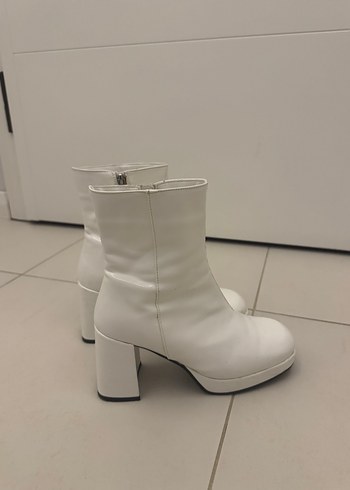 Beyaz Parlak Platform Topuklu Kadın Bot - Görsel 2