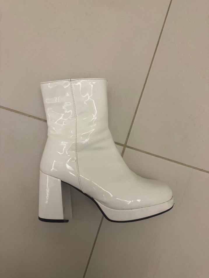 Beyaz Parlak Platform Topuklu Kadın Bot - Görsel 3