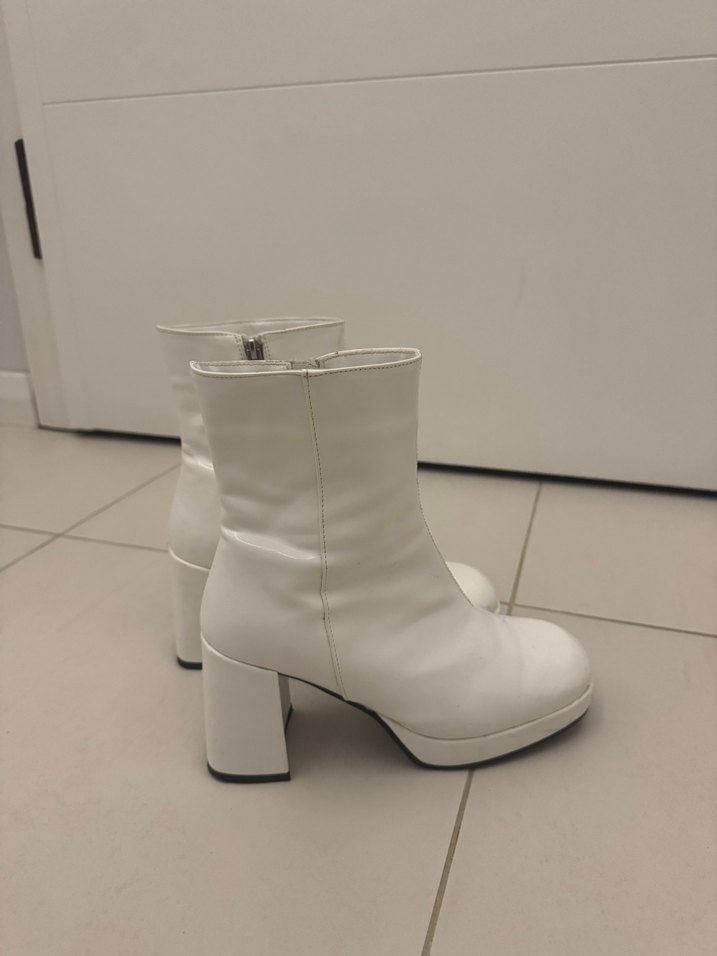 Beyaz Parlak Platform Topuklu Kadın Bot - Görsel 2