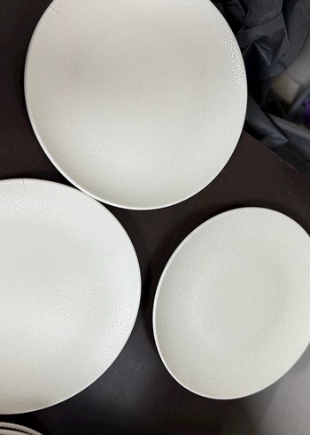 Diğer Beyaz ve Gri Yemek Tabağı Seti
