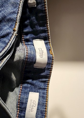 Açık mavi likralı jean - Görsel 9