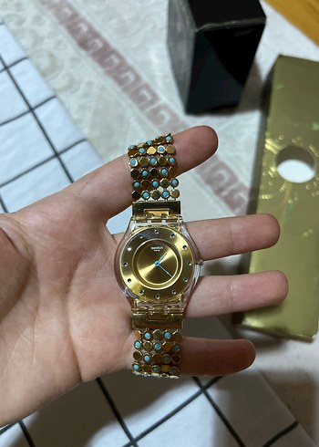 Pullu Altın Renk Kadın Saat Swatch