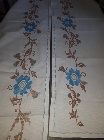 Işlemeli örtü