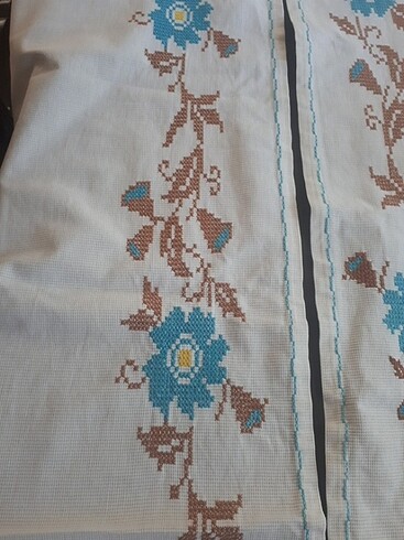  Işlemeli örtü