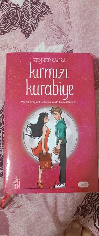 Kırmızı Kurabiye Kitap Ciltli Zeynep Sahra