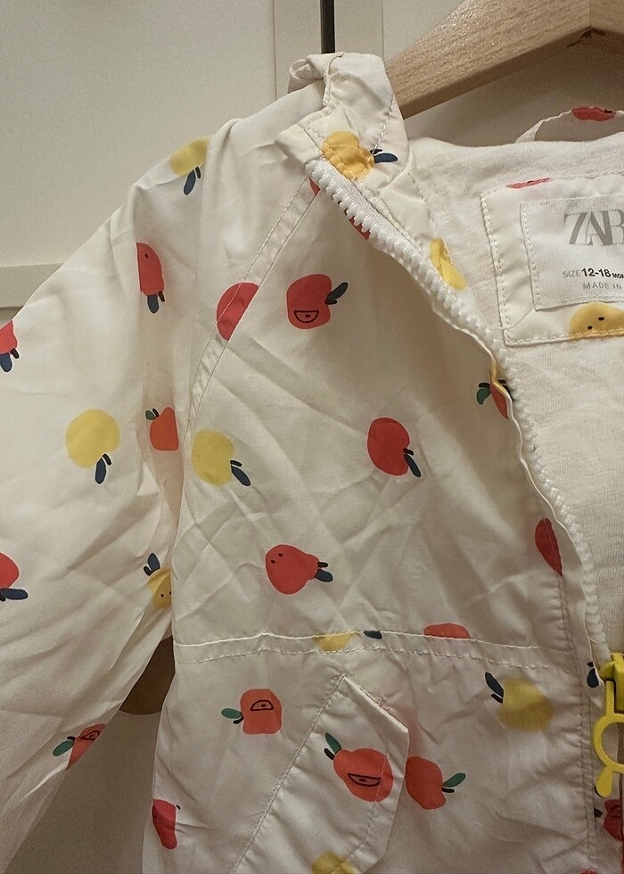 Zara meyve desenli çocuk yağmurluk 12-18 Ay - Görsel 2